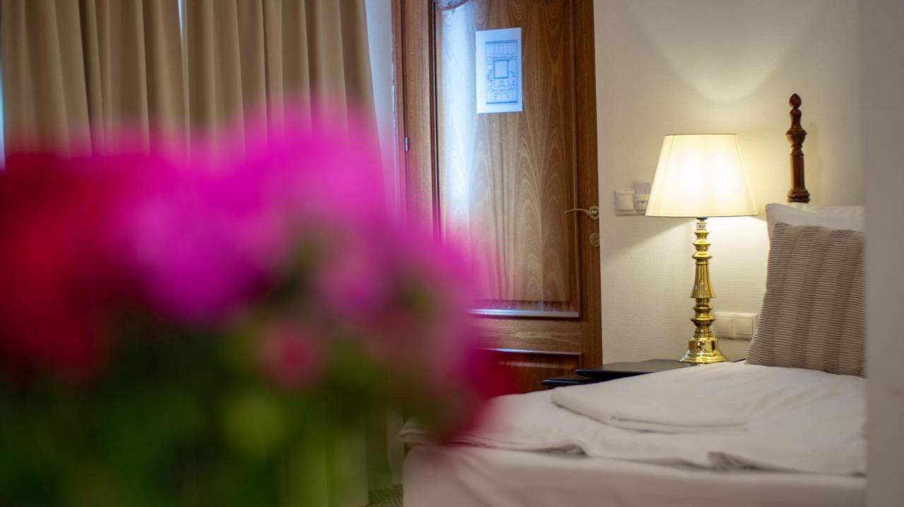 Opera 16 Rooms Budapest Eksteriør bilde